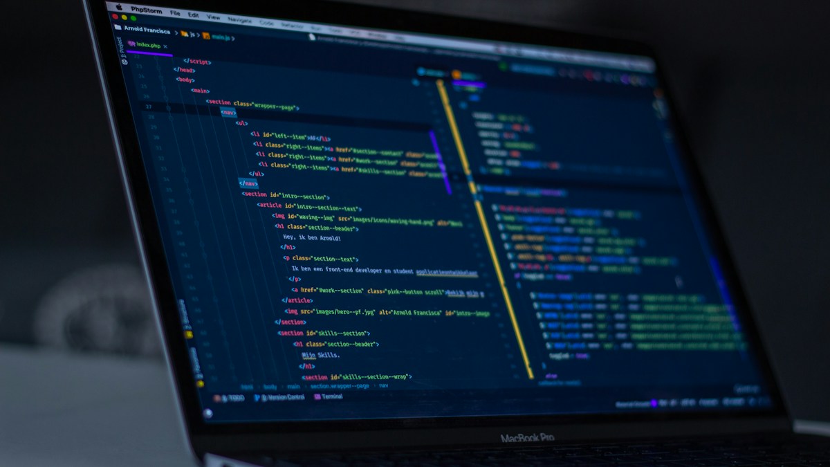 Step-by-step workflow showing corporate SMEs transforming PDF operation manuals into interactive SCORM and xAPI modules with the AI Course Creator